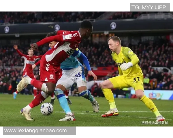 足球明星外脚背技艺揭秘如何在比赛中巧妙运用这一绝技提升进攻效率